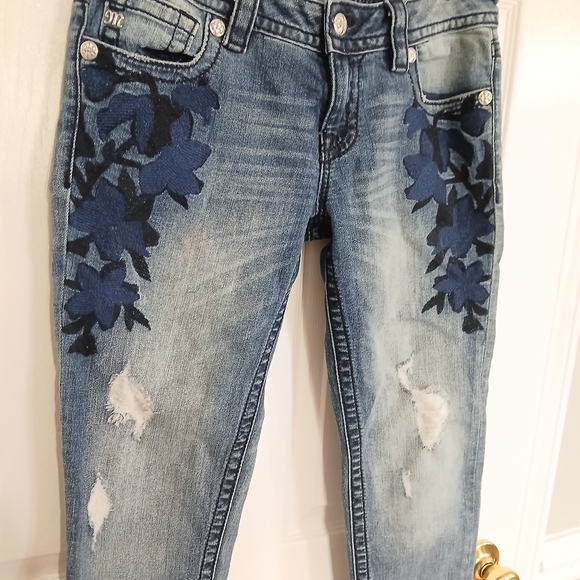 Miss Me Distressed Ankle Skinny Jeans Size 28 Floral Embroidery - Picture 3 of 9